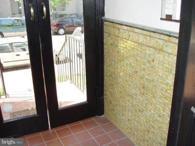 2129 N Street Northwest Washington, DC 20037 - Photo 5 of 14 Entrance / Foyer
