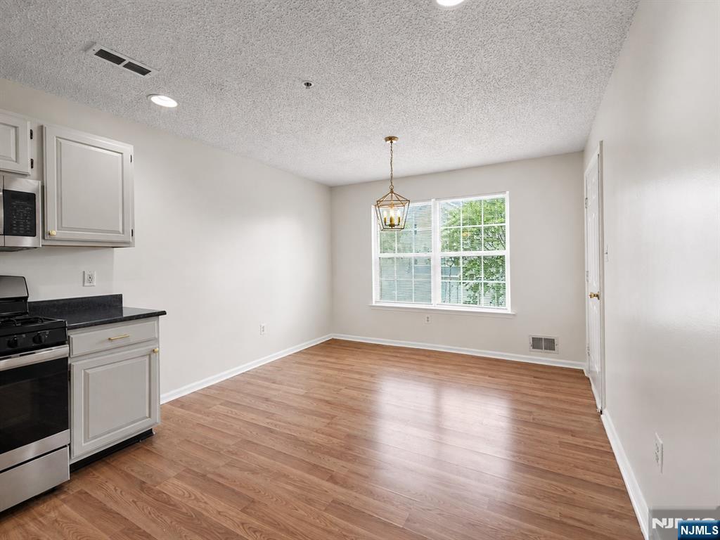 151 Prestwick Way, Unit 151 Edison, NJ 08820 - Photo 9 of 11 Gallery Image 9
