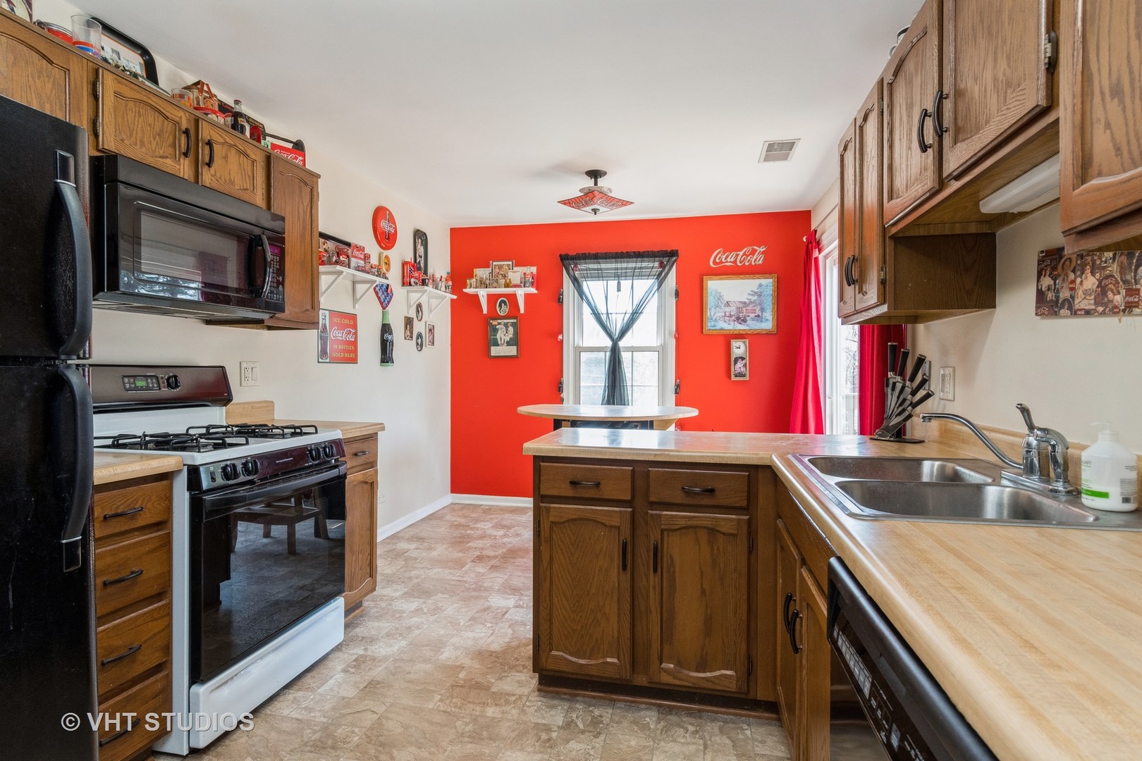 2124\ Lancaster Circle, Unit 202A Naperville, IL 60565 - Photo 2 of 14 a kitchen that has a sink and a stove