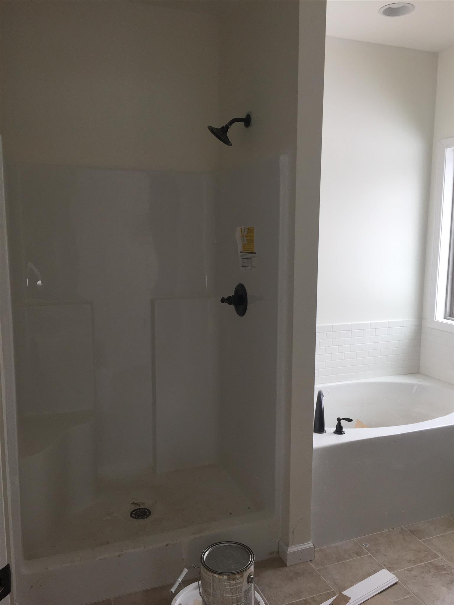 385 South Ray Road Portland, TN 37148 - Photo 6 of 8 a bathroom with a bathtub