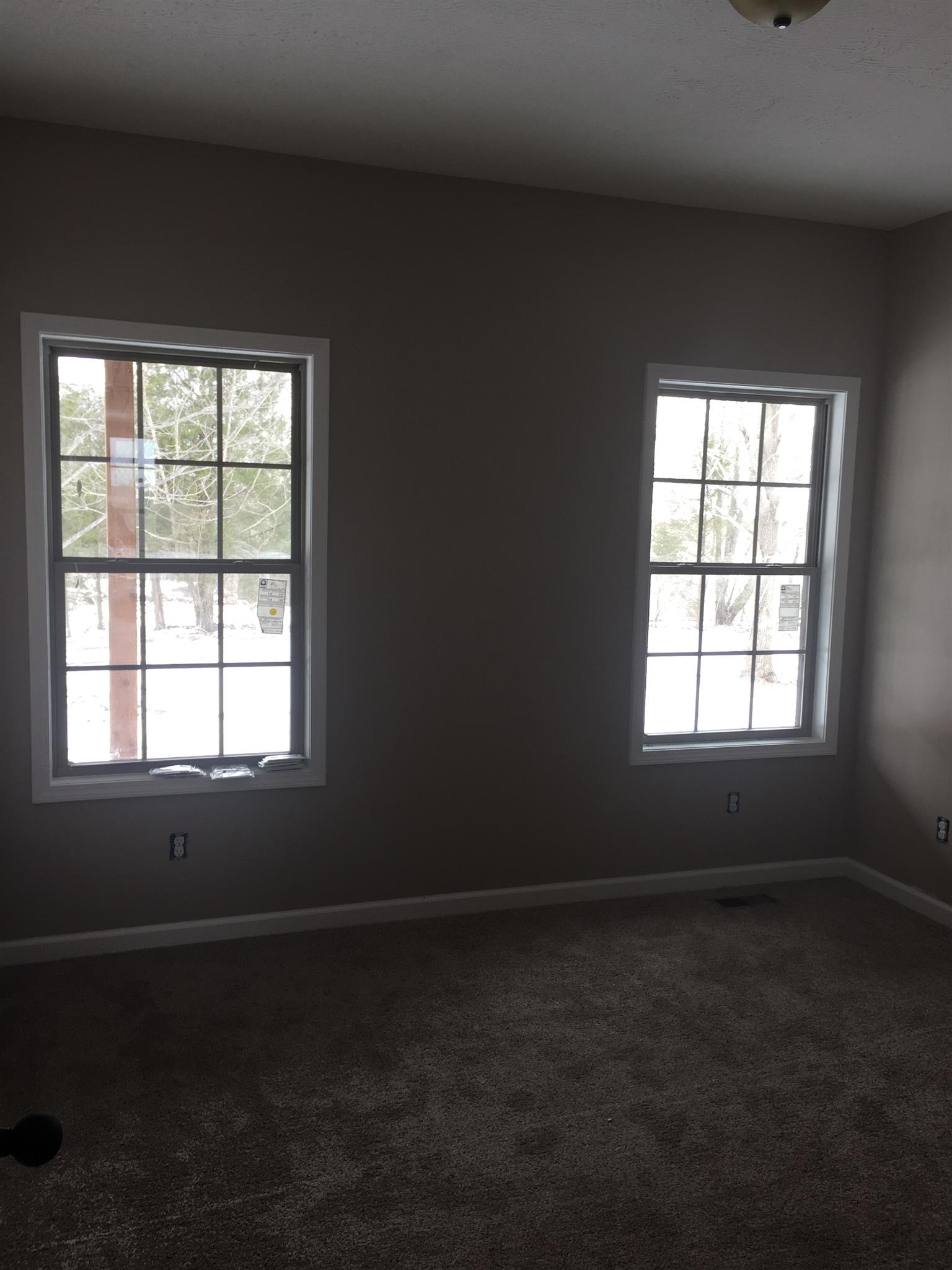 385 South Ray Road Portland, TN 37148 - Photo 8 of 8 an empty room with a window