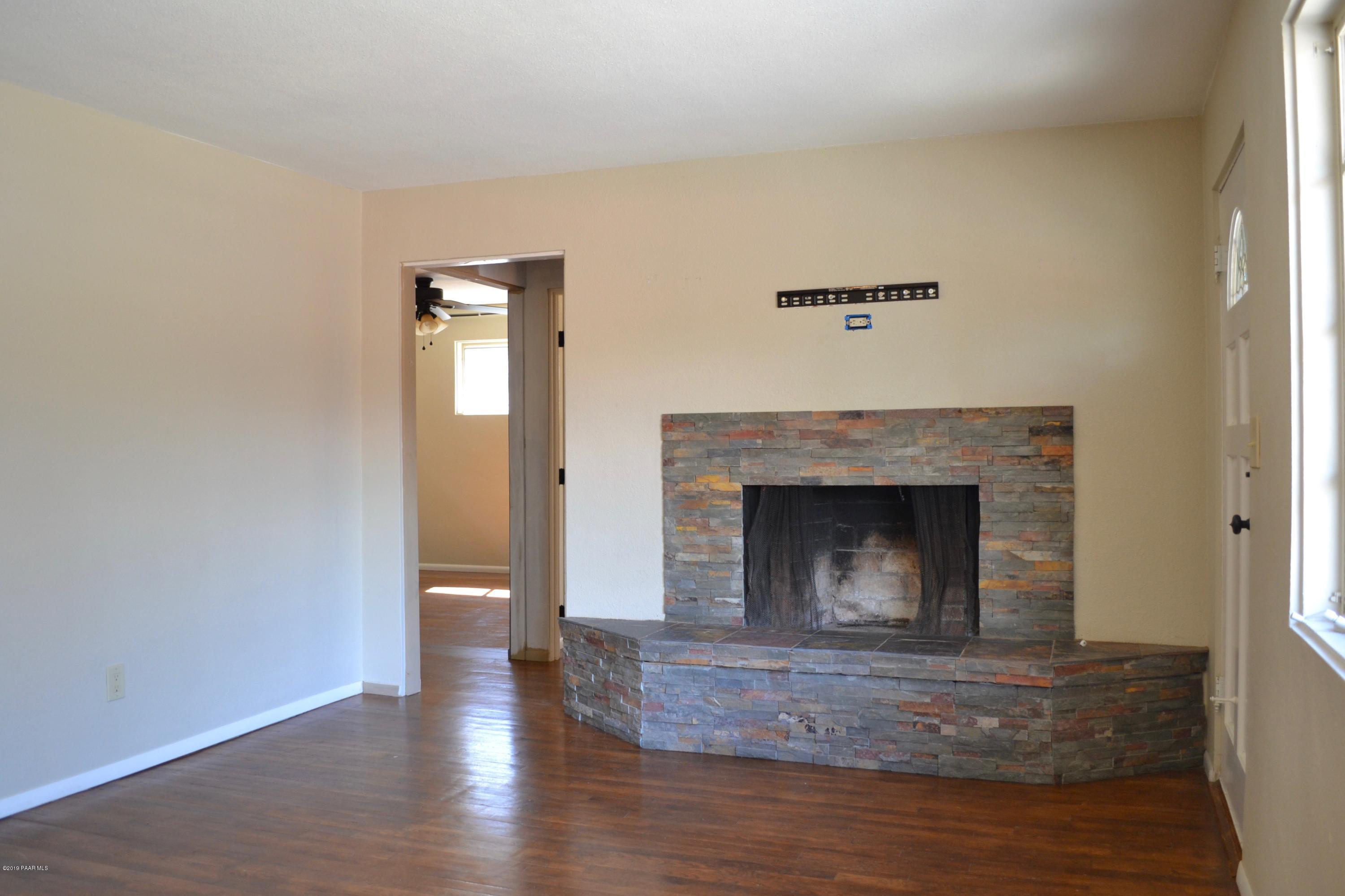 711 Ute Road Prescott, AZ 86303 - Photo 3 of 18 Living Room