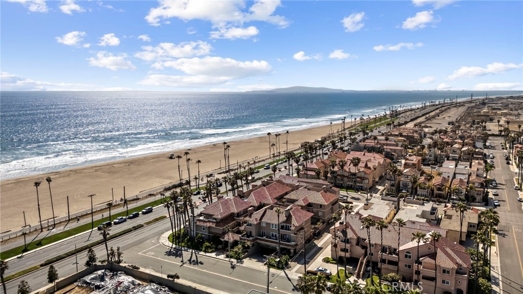 2000 Pacific Coast Highway, Unit 102 Huntington Beach, CA 92648 - Photo 29 of 35 a view of an ocean beach
