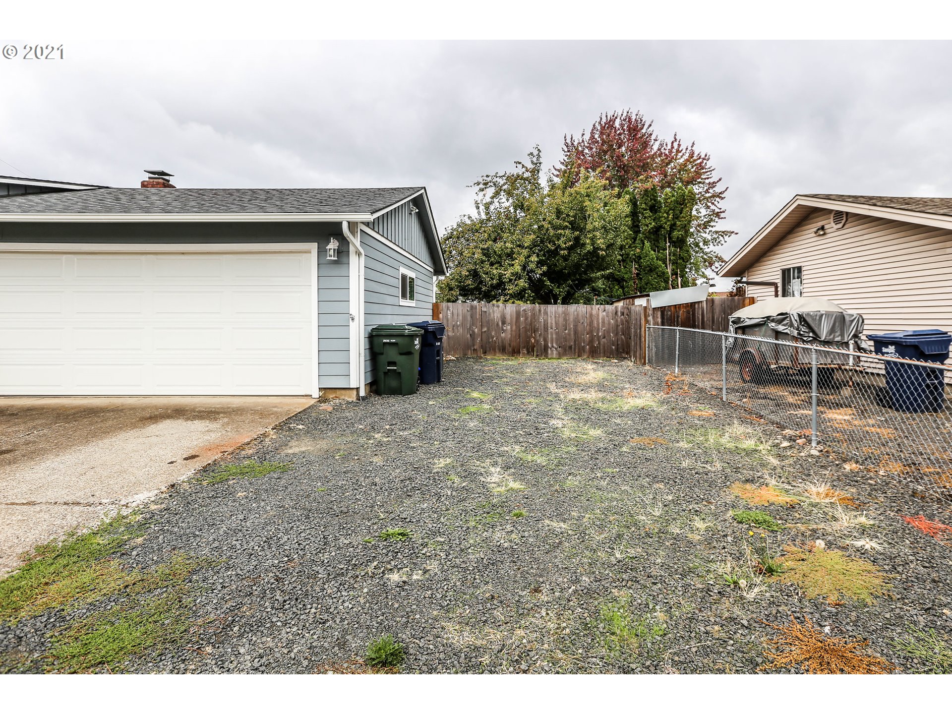 710 53rd Street Springfield, OR 97478 - Photo 3 of 16 a view of outdoor space and yard