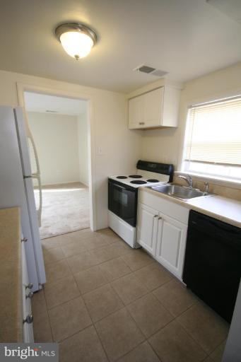 138 Shellcove Road Pasadena, MD 21122 - Photo 9 of 10 Kitchen
