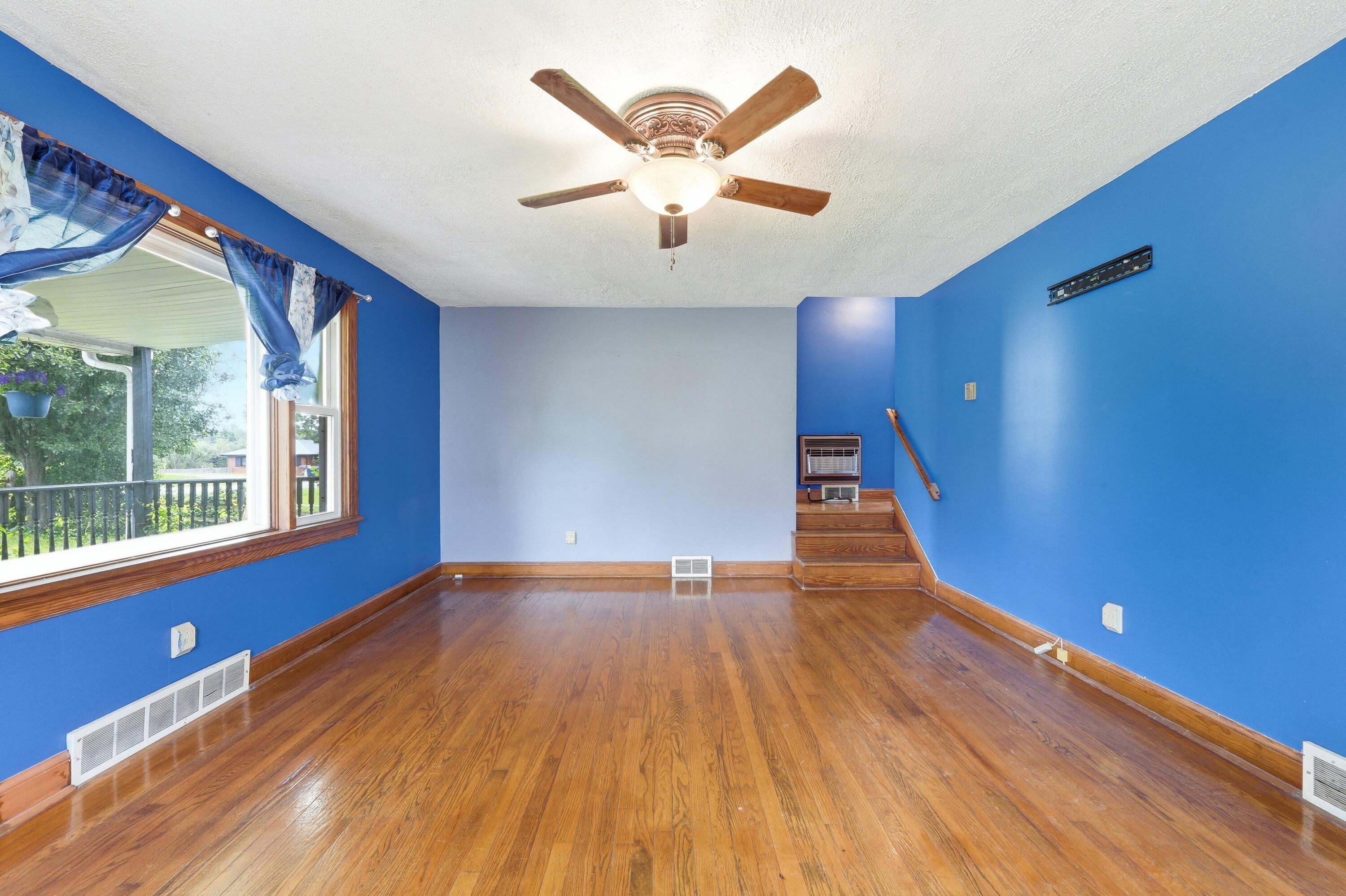 671 Main Street Pleasureville, KY 40057 - Photo 8 of 30 671main_louisvillerealestatemedia_039