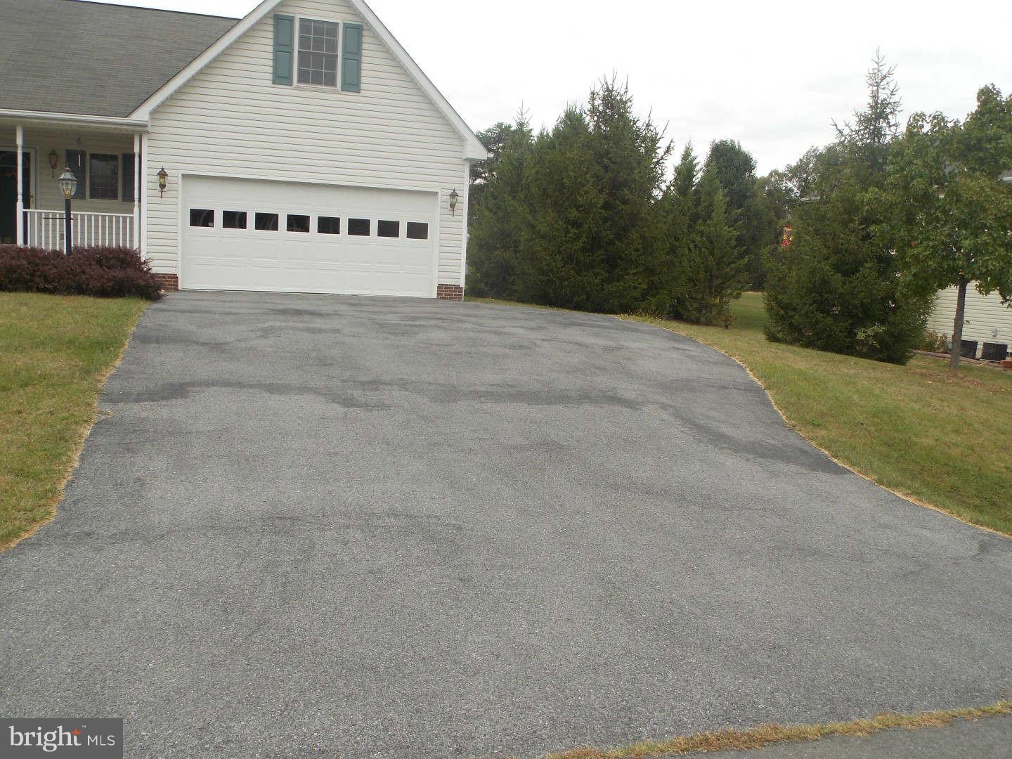 307 Canyon Road Winchester, VA 22602 - Photo 3 of 24 Driveway