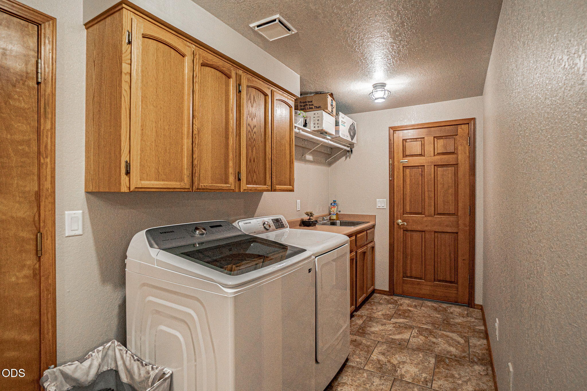 5247 Dobrot Way Central Point, OR 97502 - Photo 19 of 34