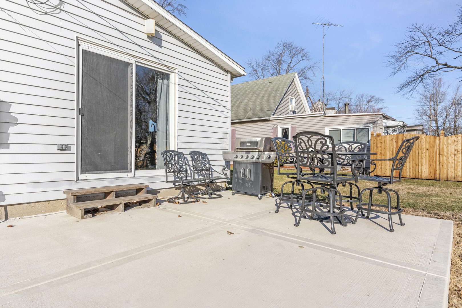 402 Center Street Mazon, IL 60444 - Photo 13 of 15 an outdoor space with patio furniture and white walls