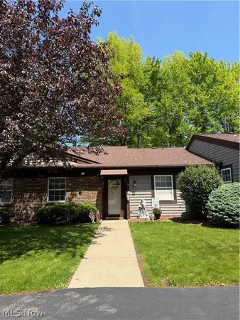 $167,500 | 810 Nob Hill Drive, Unit 4, Niles, OH 44446
