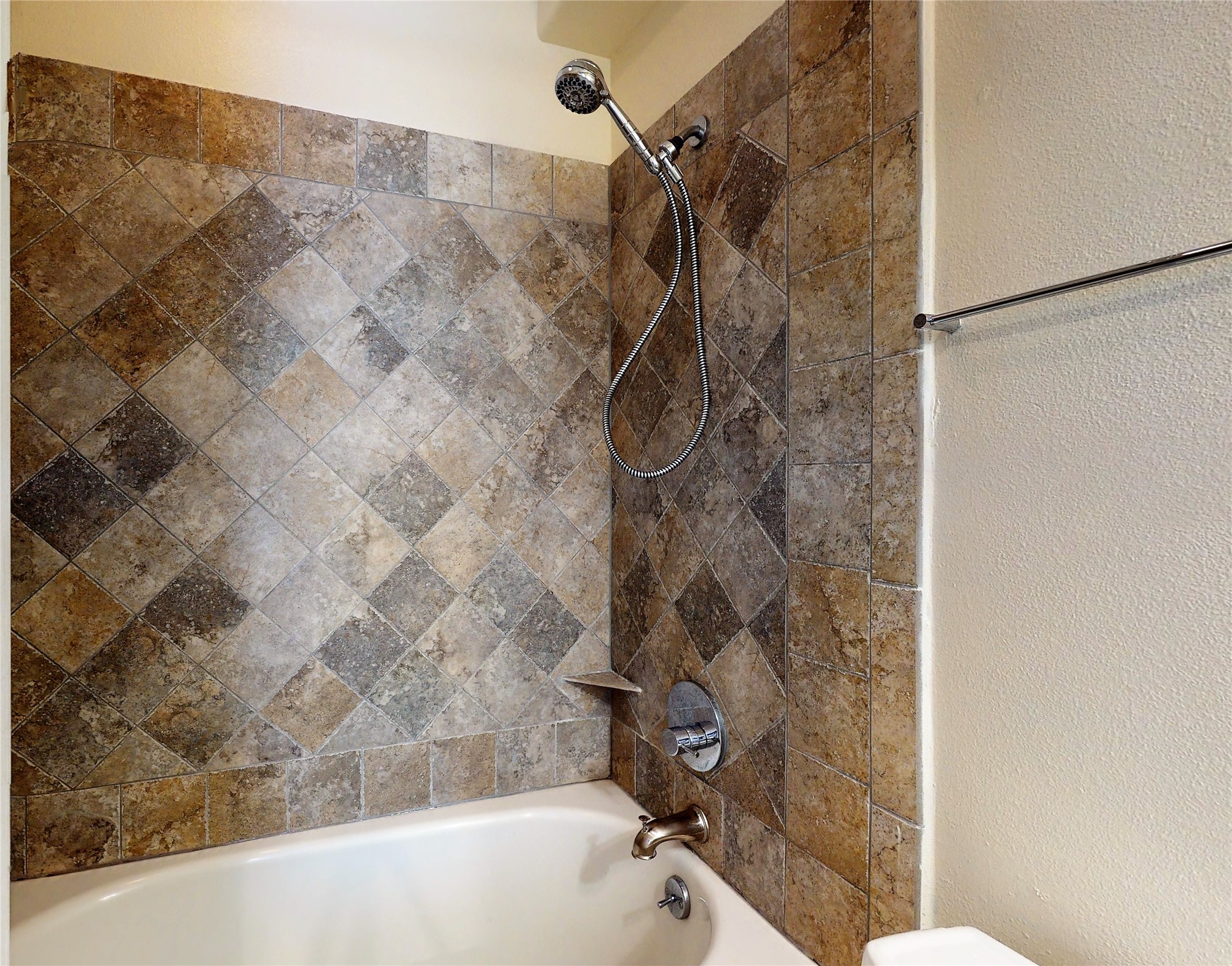 2104 State Street Houston, TX 77007 - Photo 27 of 41 Bathroom of the 4th bedroom (first floor)
