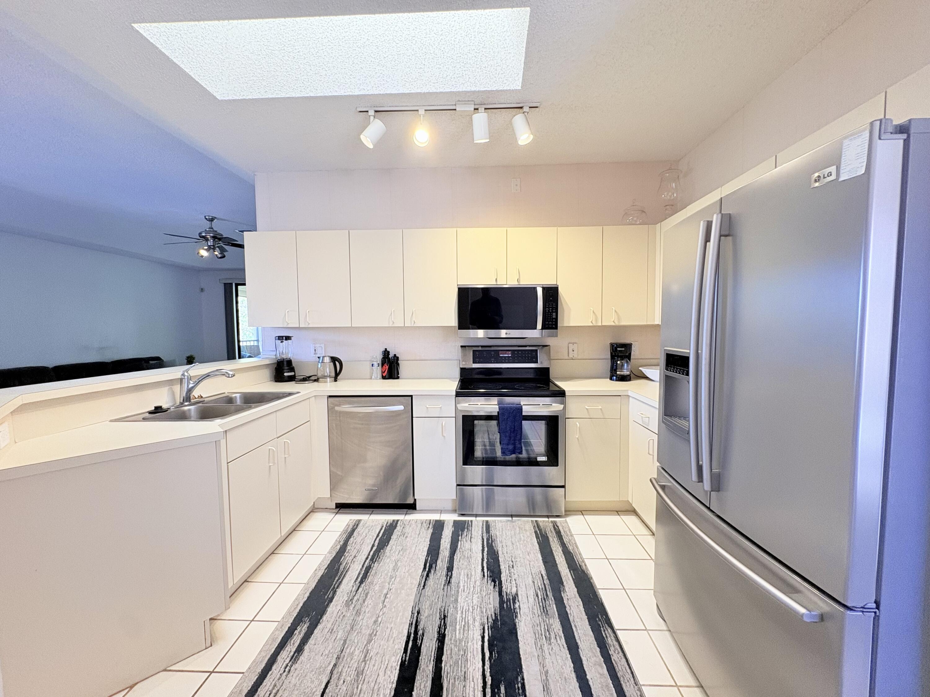 8659 Vía Reale, Unit 47U (#4) Boca Raton, FL 33496 - Photo 4 of 27 IMG_2974