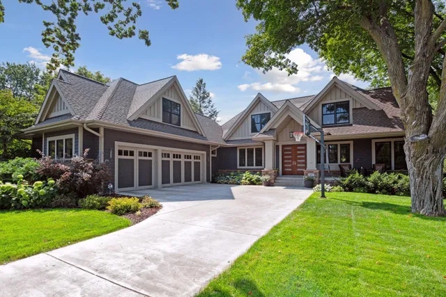 $2,500,000 | 154 Babcock Lane, Wayzata, MN 55391