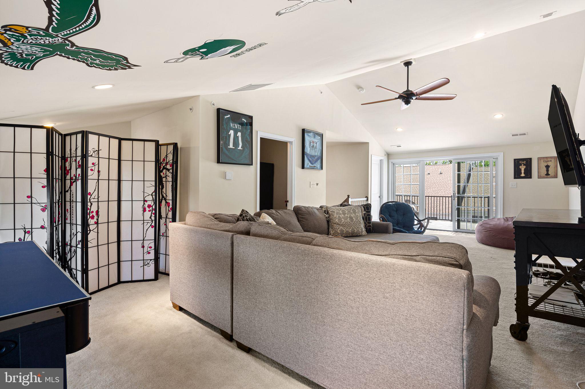 103 Murray Lane Media, PA 19063 - Photo 25 of 31 Spacious living area with vibrant decor.