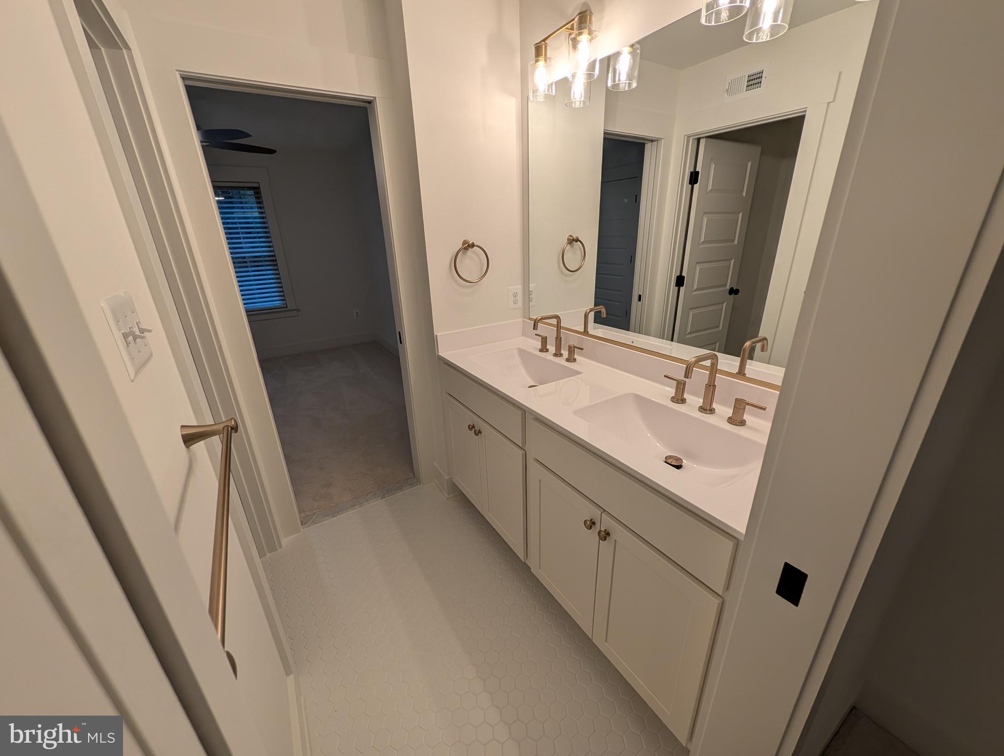 1490 Thurston Road Dickerson, MD 20842 - Photo 13 of 20 Full bath between bedrooms 2 and 3.