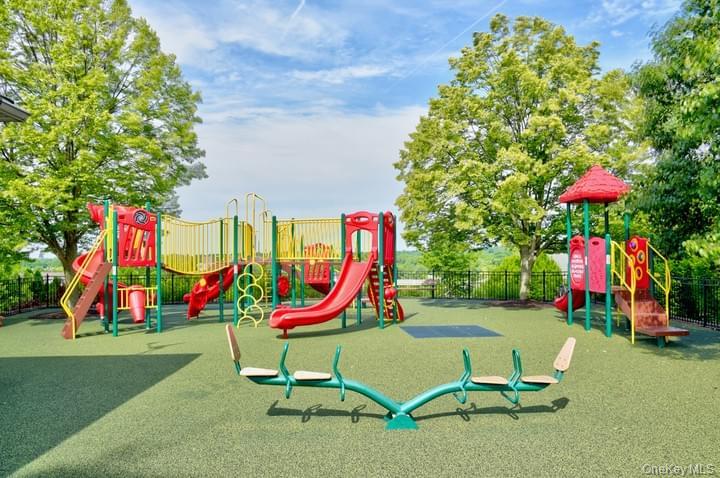 2 Heirloom Court Rye Brook, NY 10573 - Photo 34 of 37 Playground