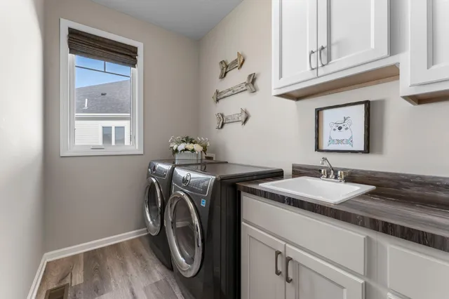 $615,000 | 10706 28th Court Northeast, St. Michael, MN 55376