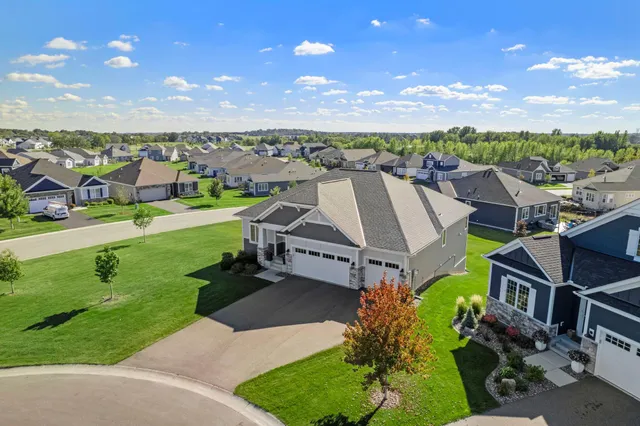 $615,000 | 10706 28th Court Northeast, St. Michael, MN 55376