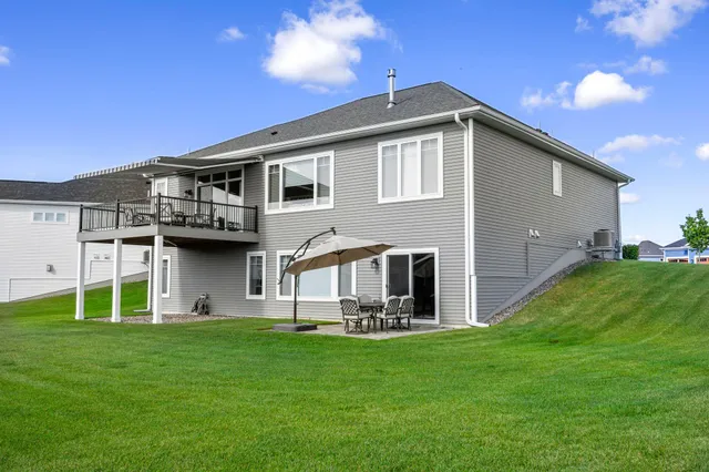 $615,000 | 10706 28th Court Northeast, St. Michael, MN 55376