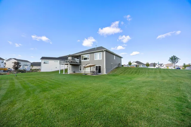$615,000 | 10706 28th Court Northeast, St. Michael, MN 55376