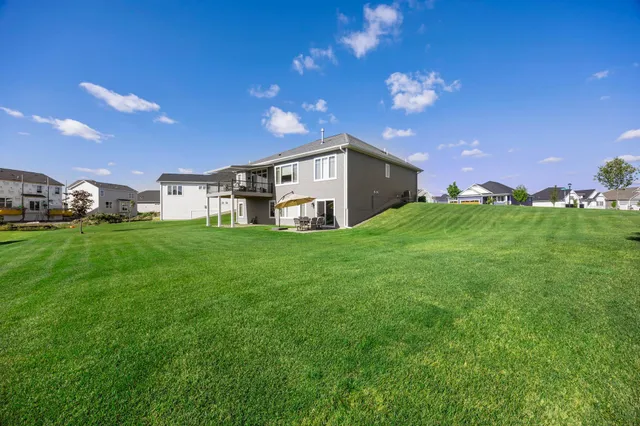 $615,000 | 10706 28th Court Northeast, St. Michael, MN 55376