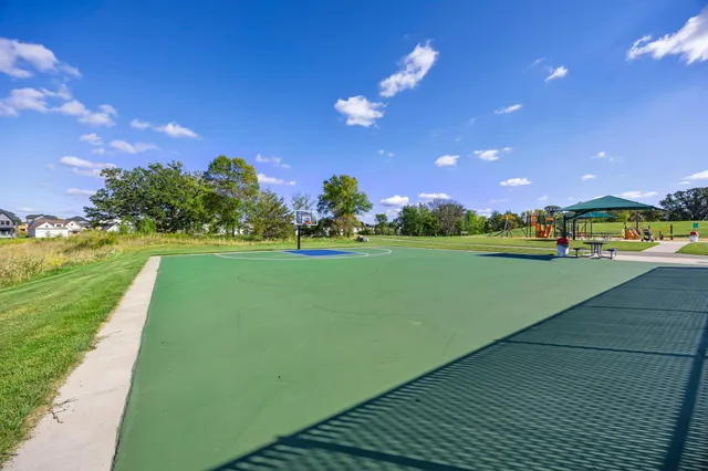 $615,000 | 10706 28th Court Northeast, St. Michael, MN 55376