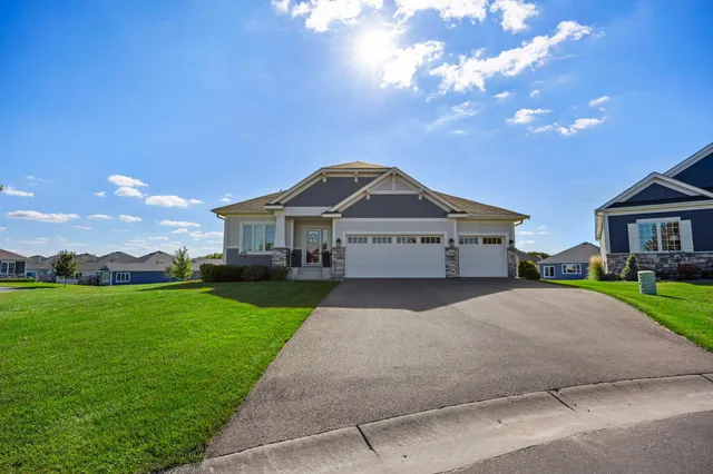 $615,000 | 10706 28th Court Northeast, St. Michael, MN 55376