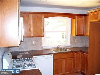 10 Overton Road Hamilton Square, NJ 08690 - Photo 3 of 10 Kitchen