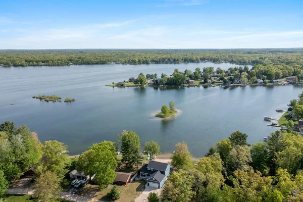 $784,900 | 8106 Shenandoah Lane, Howard City, MI 49329