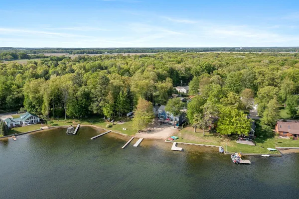 $784,900 | 8106 Shenandoah Lane, Howard City, MI 49329