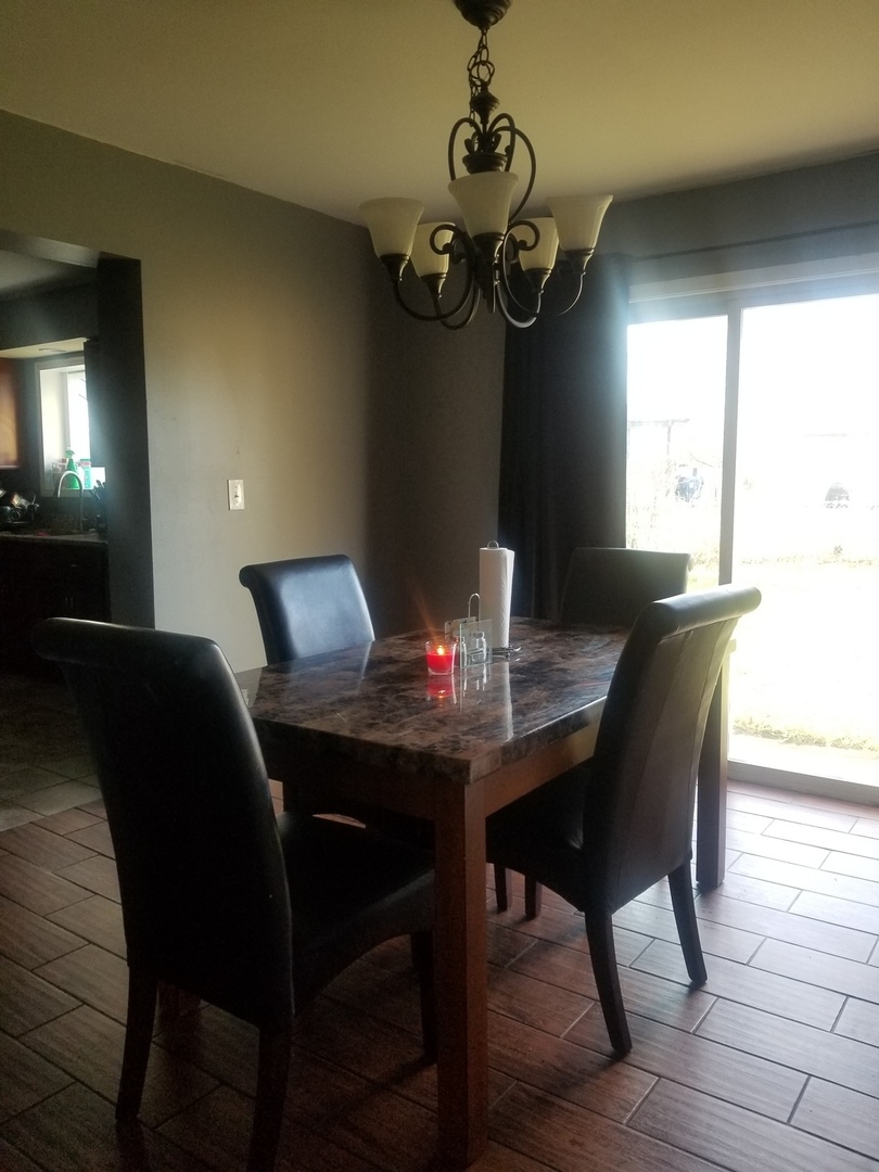 18906 Kings Road Homewood, IL 60430 - Photo 4 of 17