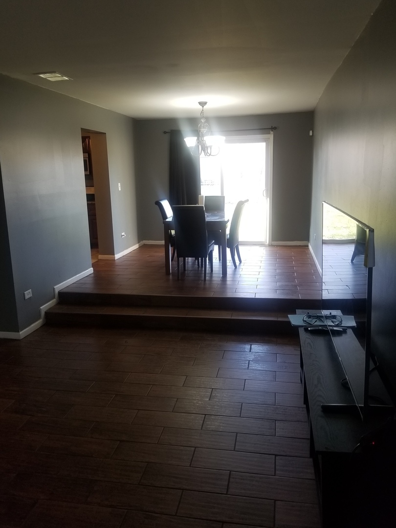 18906 Kings Road Homewood, IL 60430 - Photo 5 of 17