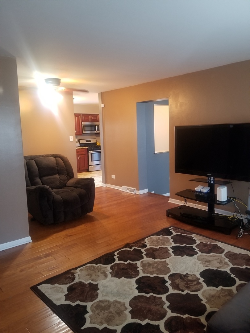 18906 Kings Road Homewood, IL 60430 - Photo 7 of 17