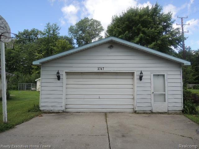 2747 Michigan Road Port Huron, MI 48060 - Photo 3 of 11 DSCN2590.jpg