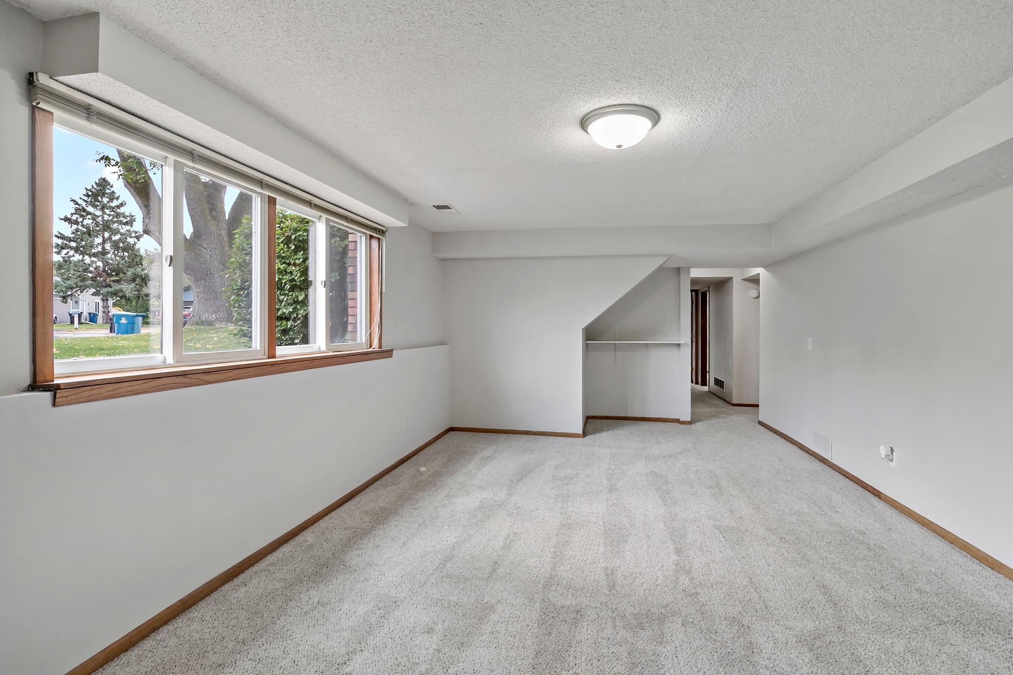 1933 Davis Court Shakopee, MN 55379 - Photo 33 of 59