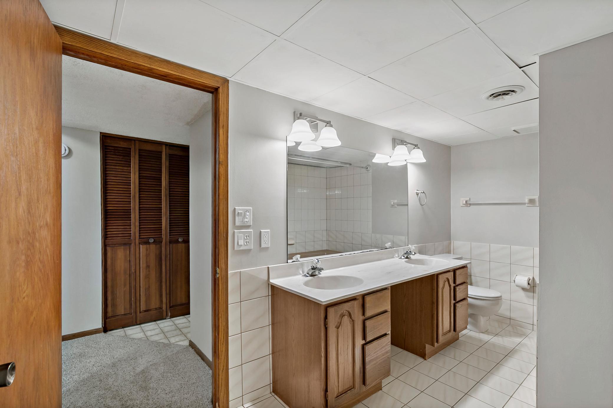 1933 Davis Court Shakopee, MN 55379 - Photo 36 of 59