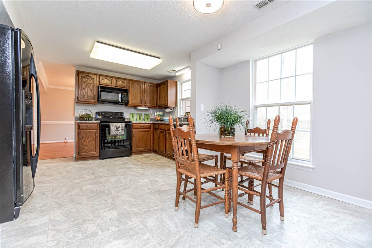 2117 Treverton Place Raleigh, NC 27609 - Photo 13 of 30 Eat In Kitchen