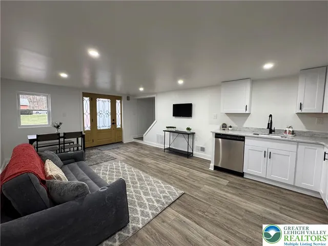 $2,000 | 5444 Vera Cruz Road, Emmaus, PA 18049