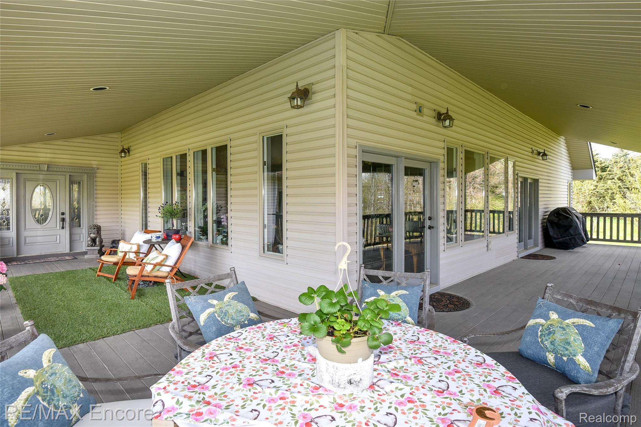 6274 Washburn Road Goodrich, MI 48438 - Photo 20 of 96 Wrap Around Covered Porch (14).jpg