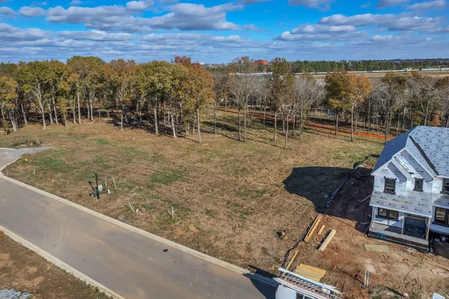 a view of a sky view