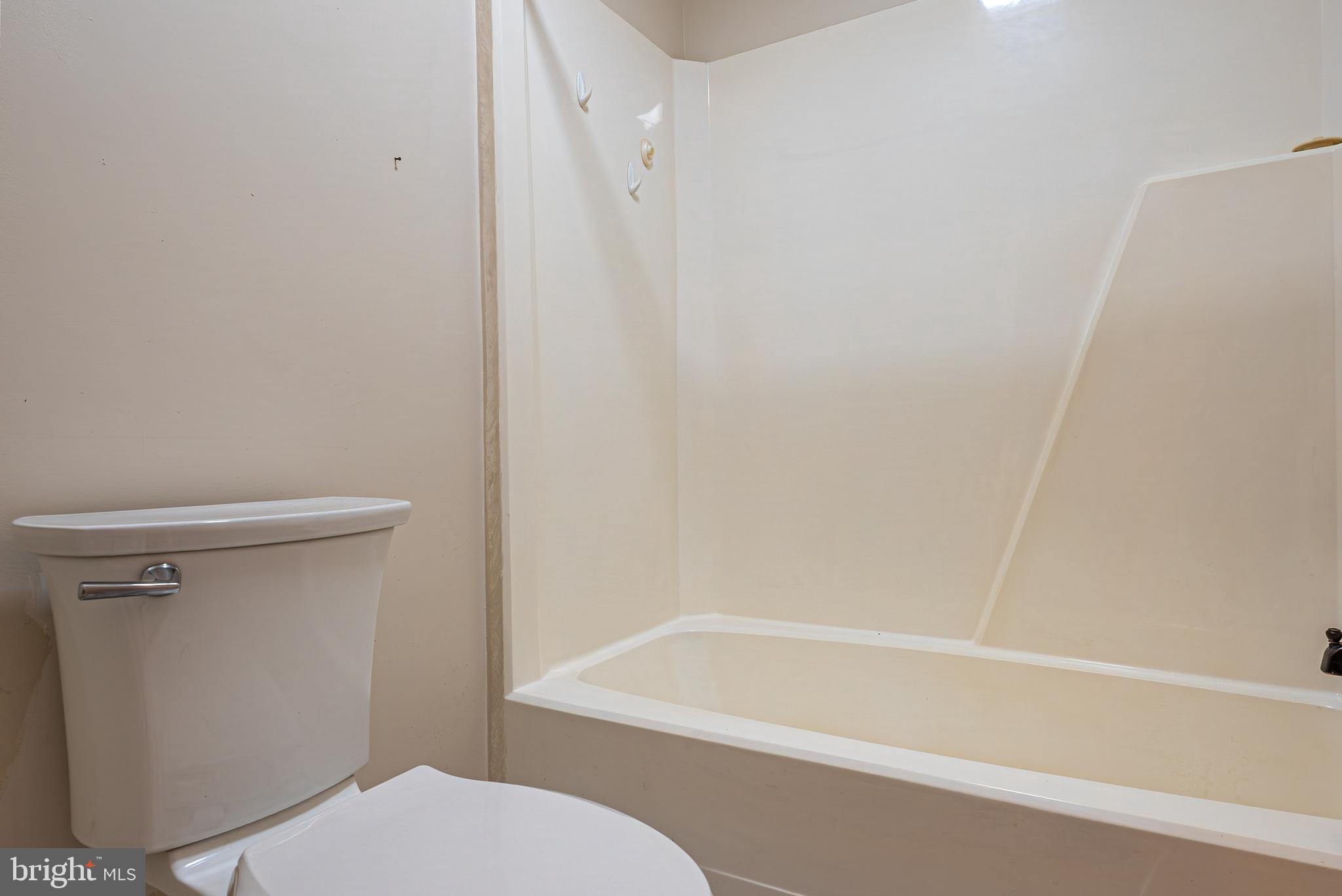 15117 Trail Ridge Road Southwest Cumberland, MD 21502 - Photo 33 of 43 a bathroom with a toilet and a bathtub