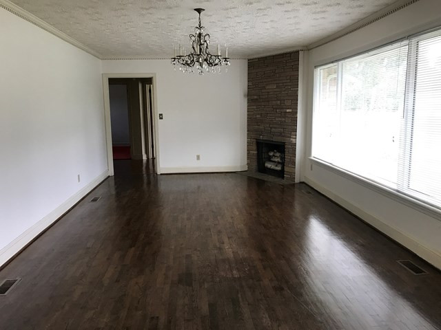 605 West Wards Bridge Road Warsaw, NC 28398 - Photo 2 of 17 Living Room