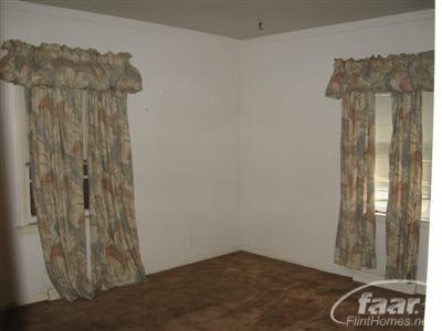 2386 Coldwater Road Flint, MI 48505 - Photo 6 of 9 20144344-6.JPG