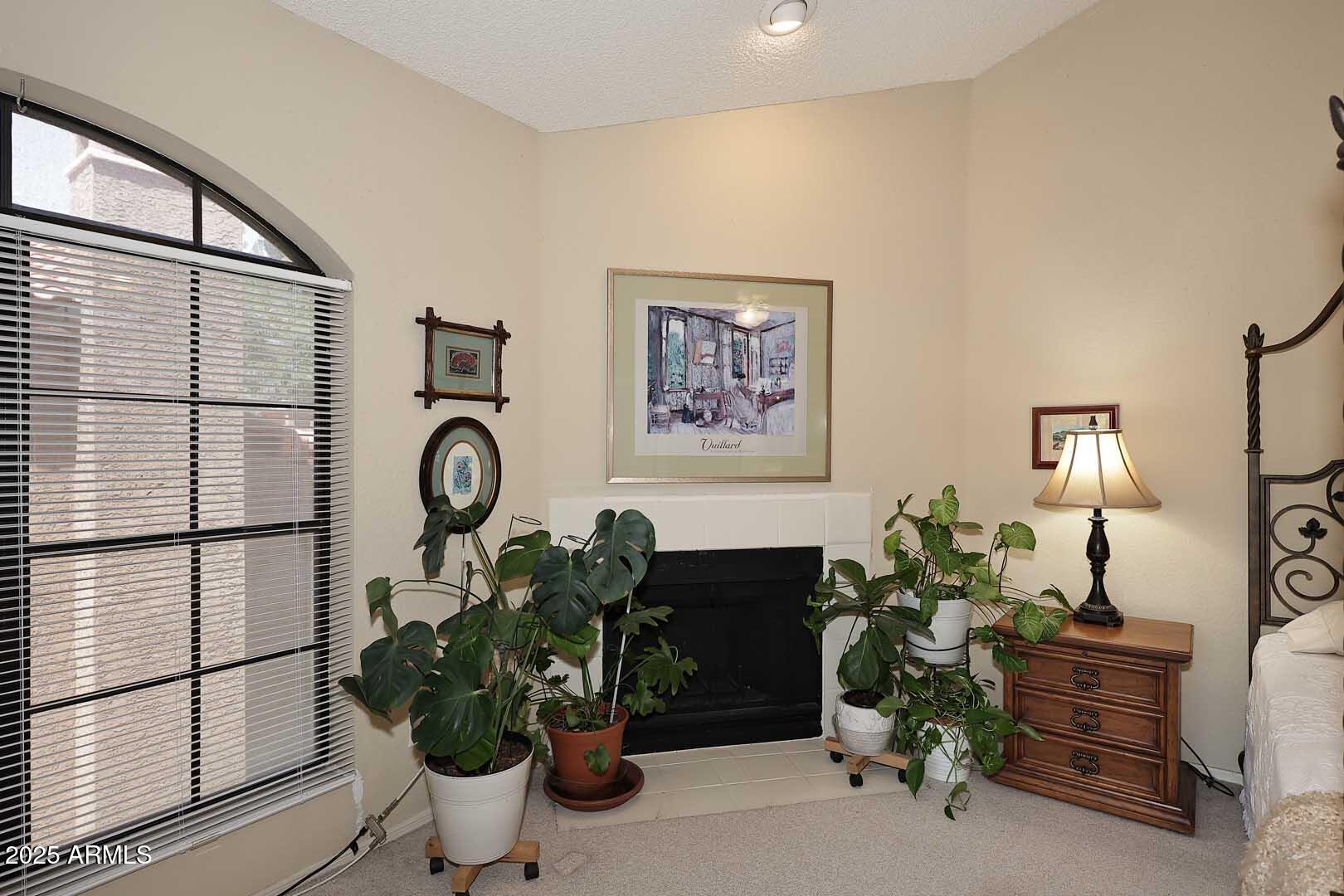6945 East Cochise Road, Unit 117 Paradise Valley, AZ 85253 - Photo 18 of 39 a living room with furniture