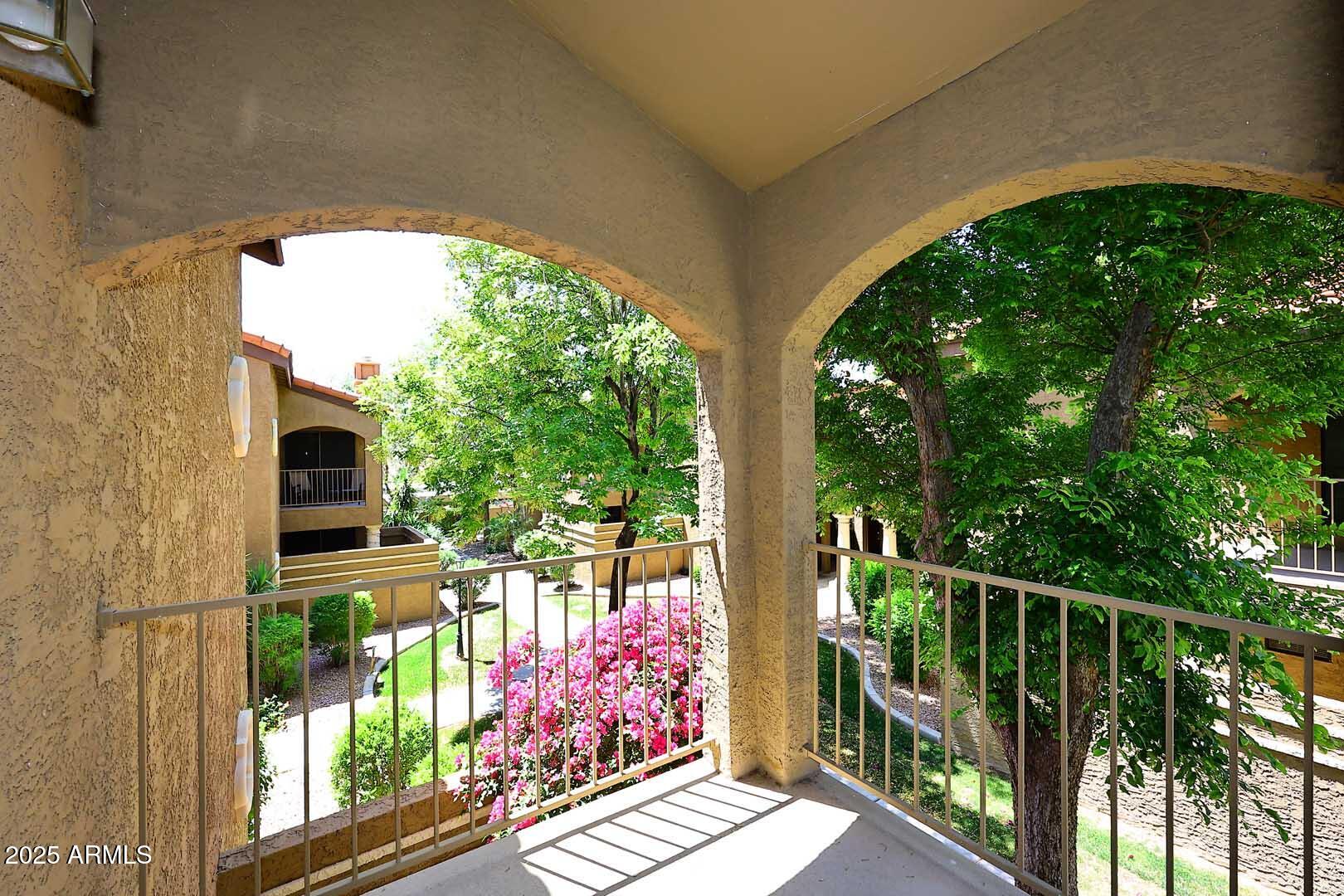 6945 East Cochise Road, Unit 117 Paradise Valley, AZ 85253 - Photo 21 of 39 a balcony view with a garden