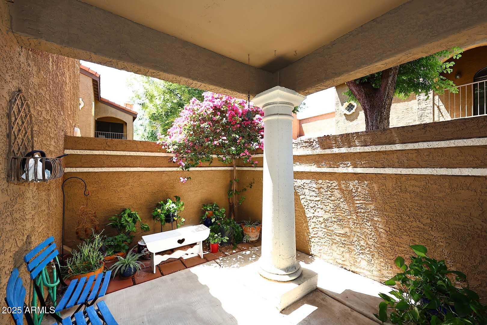 6945 East Cochise Road, Unit 117 Paradise Valley, AZ 85253 - Photo 25 of 39 a outdoor view of a building