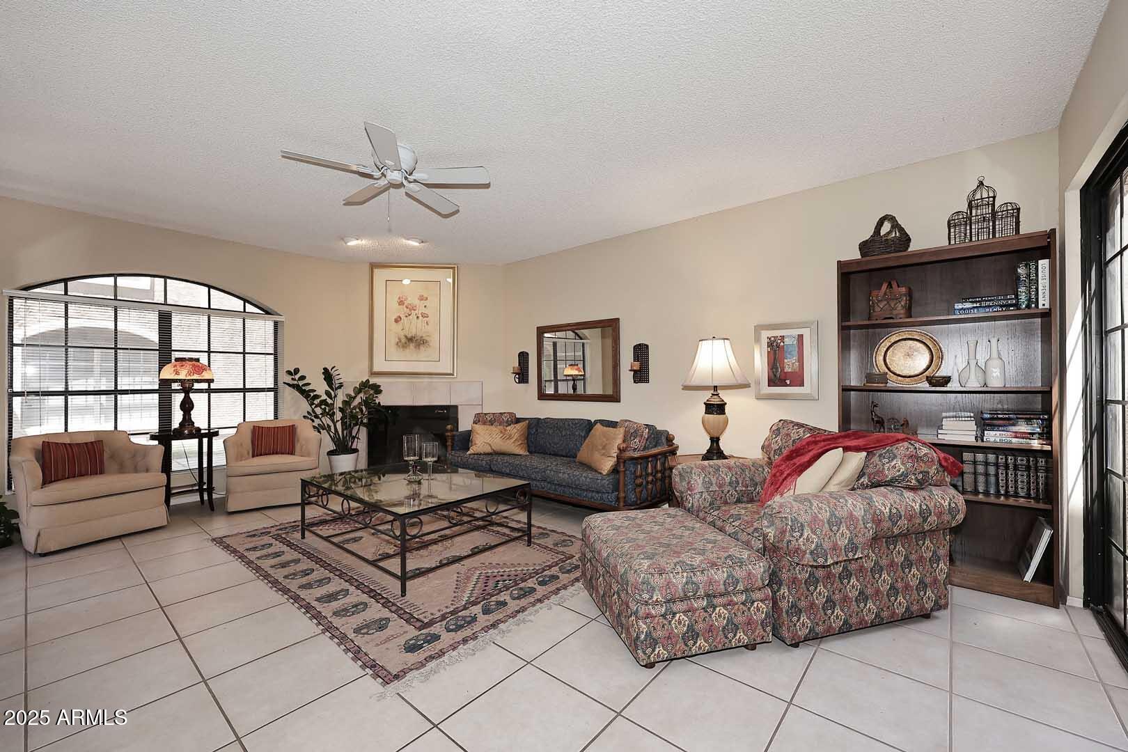 6945 East Cochise Road, Unit 117 Paradise Valley, AZ 85253 - Photo 7 of 39 a living room with furniture