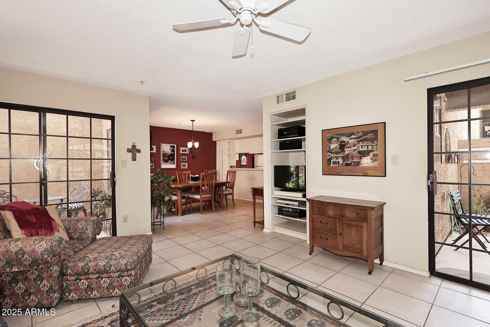 6945 East Cochise Road, Unit 117 Paradise Valley, AZ 85253 - Photo 9 of 39 a living room with furniture a computer and a table