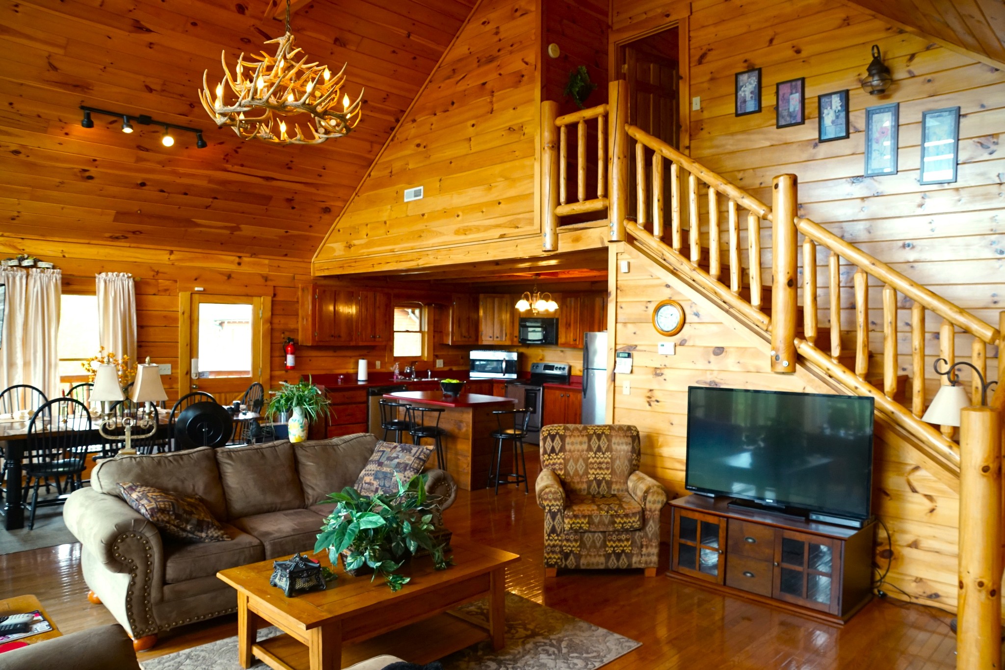 1724 Bluff Ridge Road Sevierville, TN 37876 - Photo 7 of 29 a living room with patio furniture and a flat screen tv