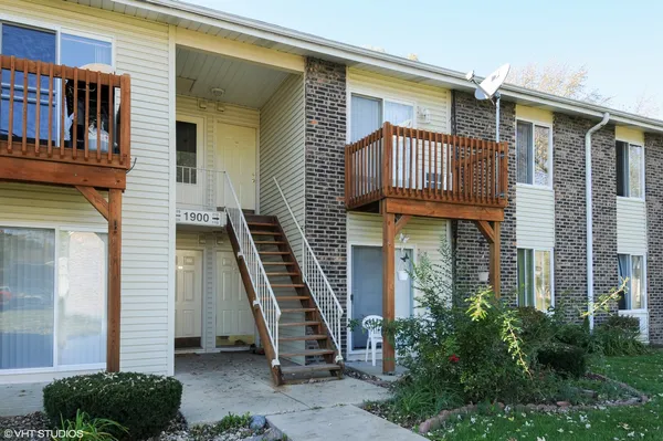 $146,000 | 1900 Light Road, Unit 210, Oswego, IL 60543